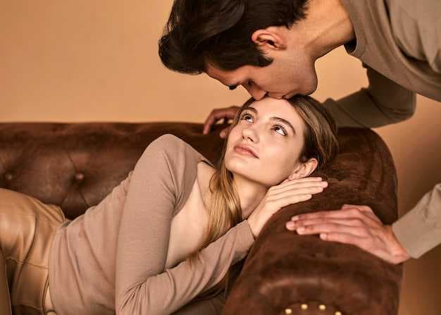 Is He the One Who Can’t Do Intimacy？ Or Are YOU？