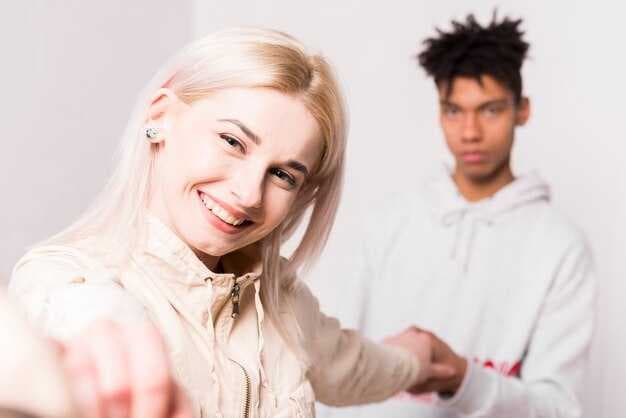 How to Tell If You're in a One-Sided Relationship — 8 Key Signs