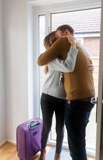 5 Signs of Emotional Baggage in a Relationship - How to Heal