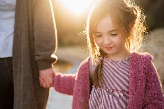 10 Common Traits of Parentified Daughters - Signs, Effects, and Healing