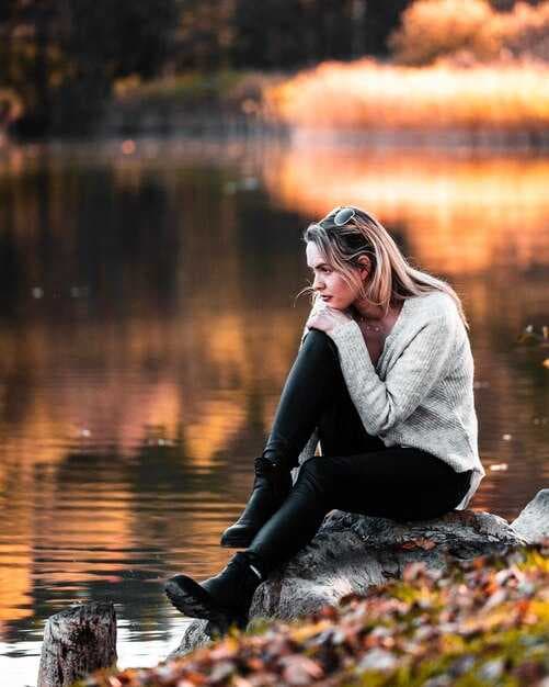 What to Do When You Feel Totally Alone — 12 Ways to Cope with Loneliness