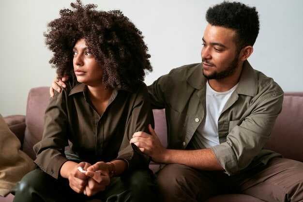 Lack of Respect in a Relationship - Signs, Causes & What to Do