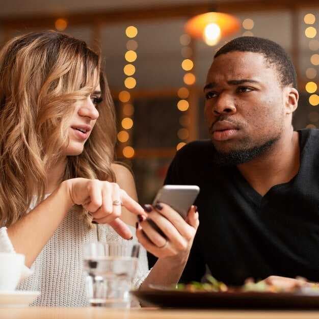 21 Non-Awkward Texts to Send After a First Date You Don't Want to See Again