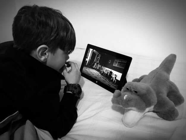 Childhood Neglect Makes You ïŒPlay SmallïŒ in Relationships (4-video compilation)