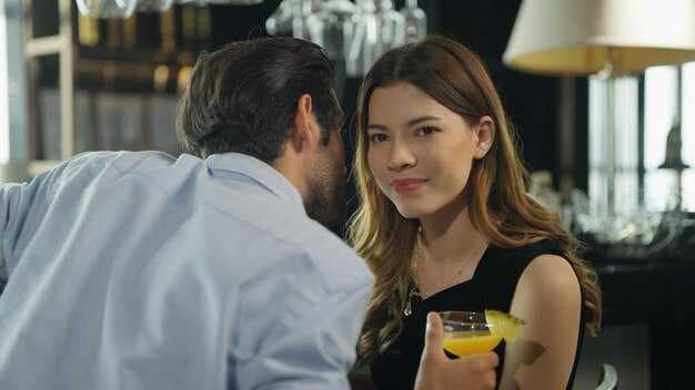 How to Act on a First Date - Spot If They Like You + Conversation Tips to Impress
