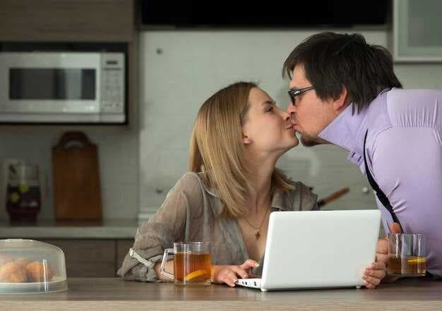 Pros and Cons of Online Dating - Benefits, Risks & Tips