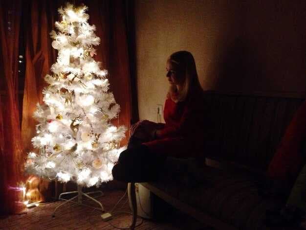 9 Tips to Beat Loneliness on New Year's Eve