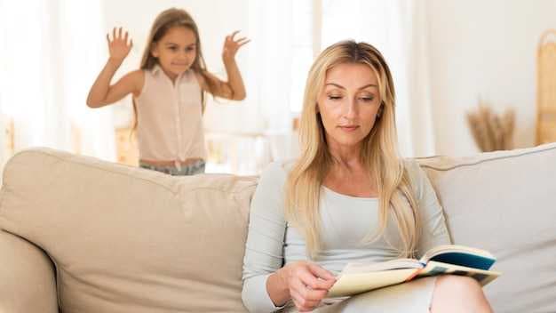 8 Signs You Have a Toxic Mother & Therapist-Approved Ways to Deal