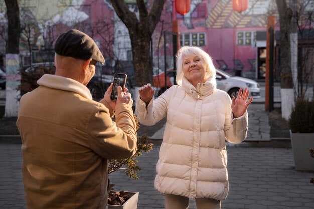 How to Reconnect with Old Friends Who've Become Strangers