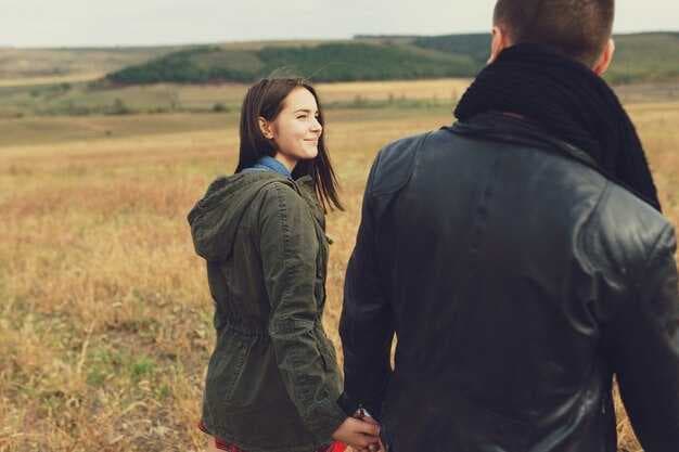 Avoidant Attachment in Relationships - The Complete Guide