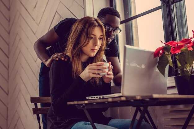 15 Signs Your Long-Distance Relationship Isn't Working â Warning Signs & What to Do 15 Signs Your Long-Distance Relationship Isn't Working â Warning Signs & What to Do