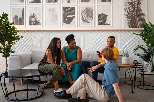Should I Mix My Friend Groups? A Relationship Coach Explains Should I Mix My Friend Groups? A Relationship Coach Explains