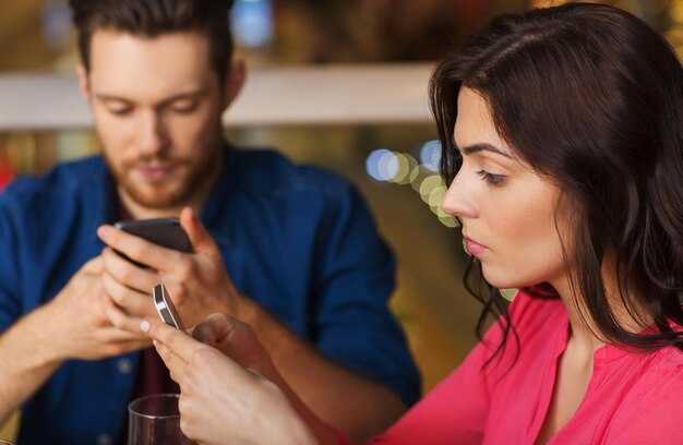 Texting After Your First Date - When to Text, Chase or Back Off Texting After Your First Date: When to Text, Chase or Back Off