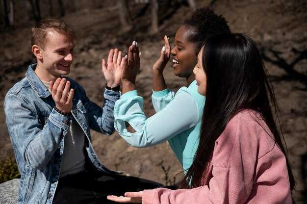 When Friendships End - Signs, Why It Happens & How to Heal When Friendships End: Signs, Why It Happens & How to Heal