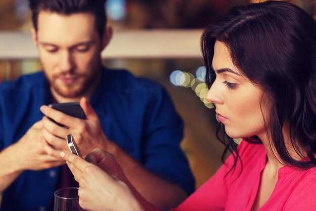 Common profile cues that get misread during rapid browsing