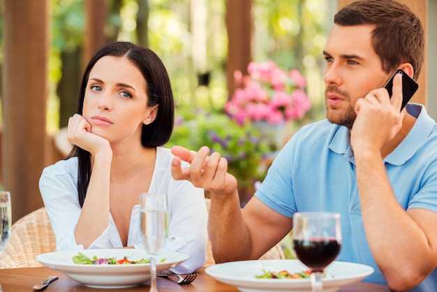 Practical scheduling tactics to free regular time for dating