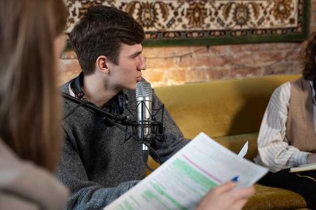 Smile, Eyebrow Movement, and Eye Contact: Timing and Boundaries