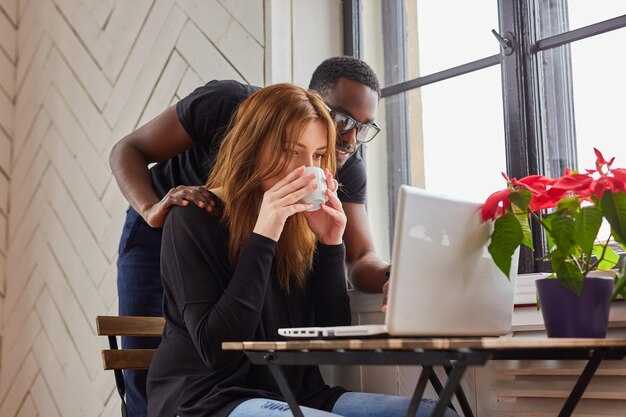 12 Do’s & Don’ts of Dating a Coworker | Workplace Romance