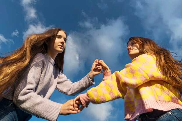 Practical ways to stay close: routines, calls, and meetups