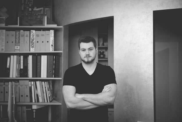 How to measure your waist-to-hip ratio and select clothing to flatter it