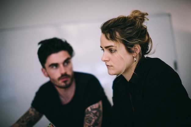 Are Men Who Constantly Look at Other Women More Likely to Cheat? Signs & Evidence