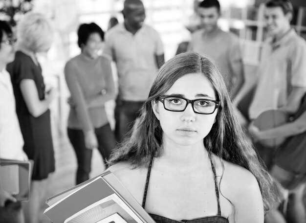 Interpreting cohort versus generational effects in social data