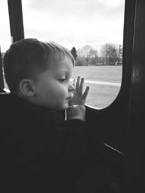 Childhood Trauma Drives You to ATTACH to People Who Can’t Love You