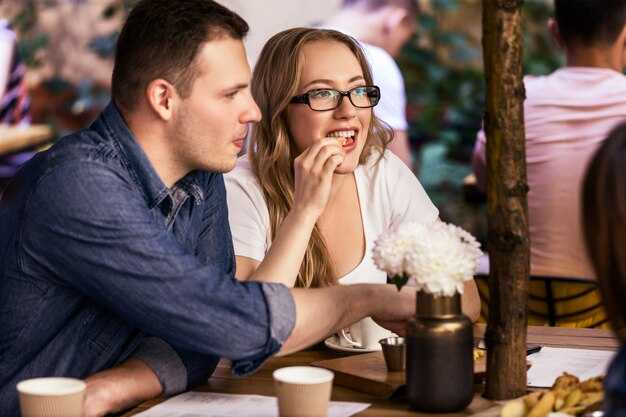 Interpreting tone and pacing to gauge interest