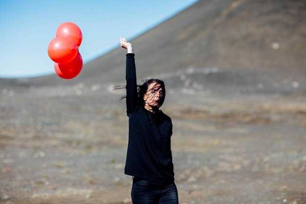 Ex’ Factor Man Keeps Photos of Past Loves – Red Flags, What It Means & How to Respond