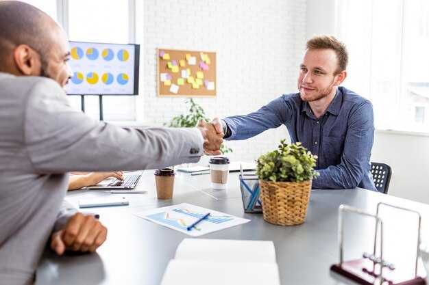 Handshakes 101: Practical Etiquette for Beginners