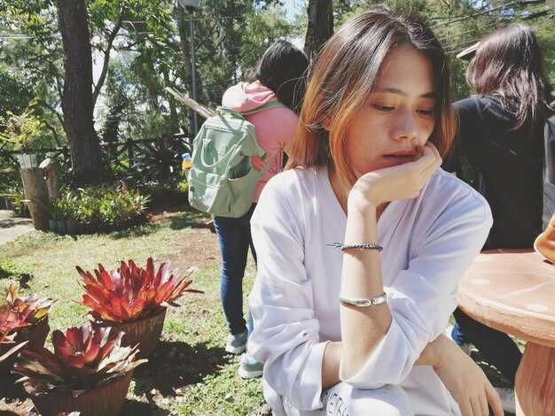 How to Be Less Self-Conscious in Social Situations – Practical Tips to Build Confidence