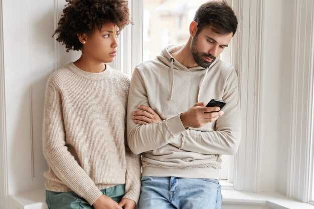 How to Deal with Texting Anxiety in a Relationship | 7 Tips
