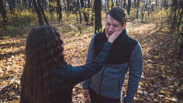 How to Get an Emotionally Unavailable Man to Chase You — 17 Tips