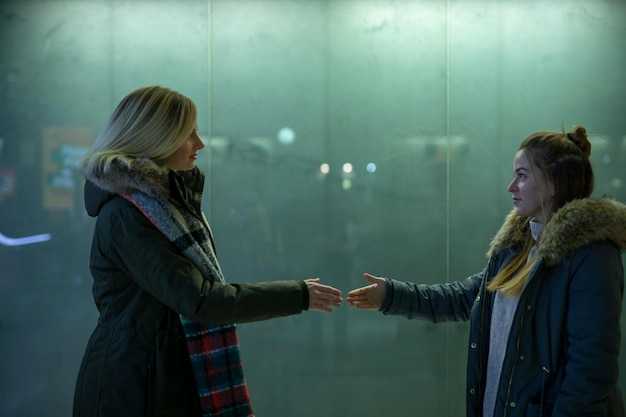 Identifying Gaslighting Signs – Examples and How to Seek Help