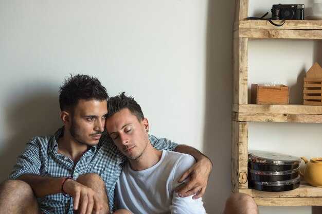 What I'm teaching men is how to show up as themselves — genuine, transparent, truthful, willing to be vulnerable — and to practice that honesty first in safe settings before bringing it into the wider world, including with women. It's not about becoming rude or unkind; it's about developing authenticity, strength, direction, enthusiasm, and crafting a life that reflects your own values. Today’s guest is Dr. Robert Glover — the person I've been referring to on this channel for five years — who guides men to stop playing the