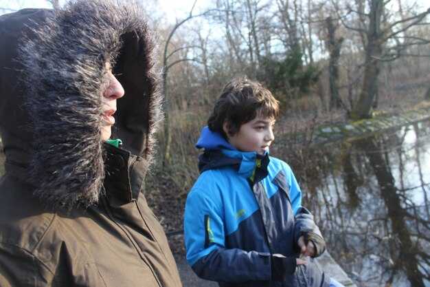 Relationship Between Father-Child Attachment and Adolescent Anxiety – The Bidirectional Chain Mediating Roles of Neuroticism and Peer Attachment