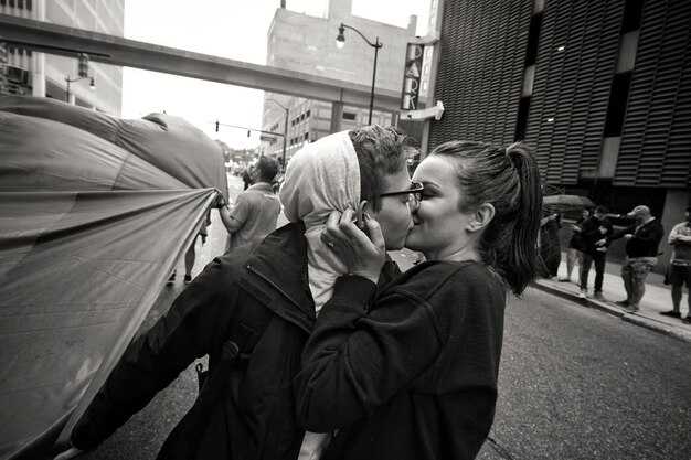 Measuring progress with 3‑ and 6‑month checkpoints and retention metrics