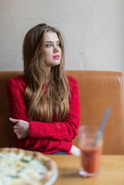 Should Single Women Settle Down? 10 Reasons, Pros & Advice