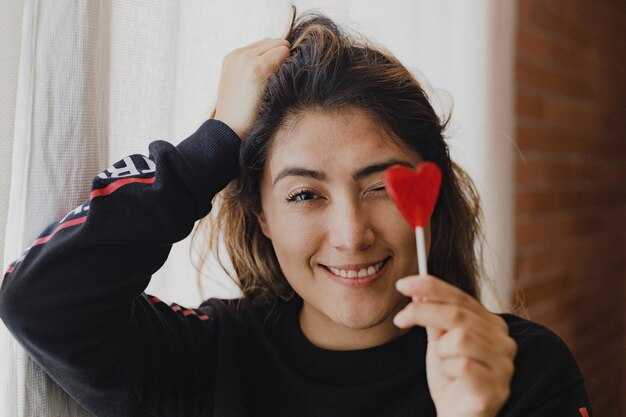 The Art of Being Happily Single – 10 Ways to Thrive — C De Lima