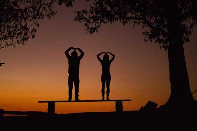 The Difference Between Acting Tough and Being Strong – How Real Strength Outshines Bravado