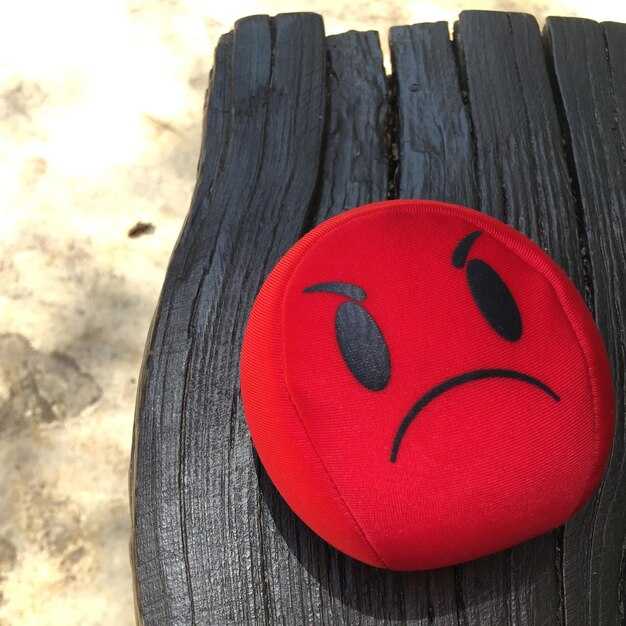 Understanding how pain interacts with emotions in daily life