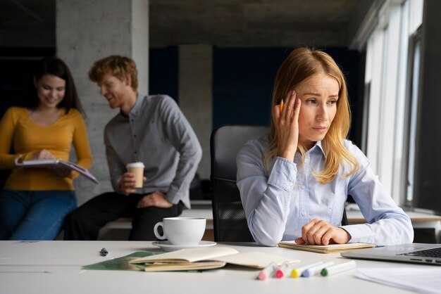 You were living on emotional crumbs for so long that you mistook them for a feast. Sarah told me one thing I’ll never forget: “One Tuesday he brought me coffee without me asking.” She clung to that small kindness for two weeks. She analyzed it. She told her friends. She treated it as proof of his interest. That is emotional hunger. When you’re starved, the tiniest things feel like major victories. So you turned into a love archaeologist — your job became scavenging through the ruins of their indifference, hunting for the smallest fragments of proof that they cared. A like on your Instagram, a text longer than three words, a one-off “I miss you” after six months — you hoarded these scraps like gold because you were starving. When you’re hungry, you’ll eat anything.