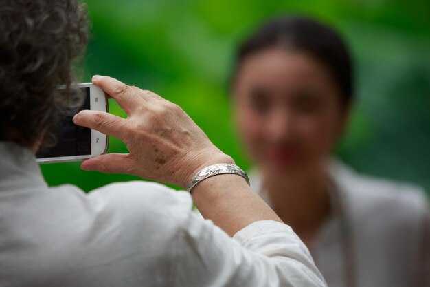 How to choose between a friend, family member, professional, or volunteer helpline