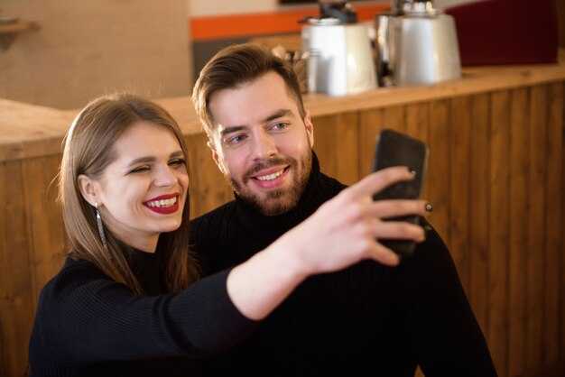 How backgrounds and lighting change perceived personality