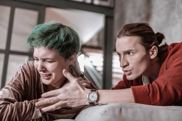 What cognitive traps (mind‑reading, catastrophizing) inflate cheating fears?