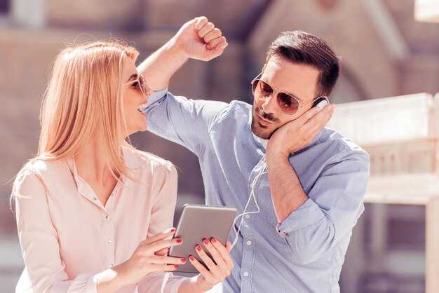 Why Men Feel Threatened by Smart, Successful Women in Dating — Research Reveals